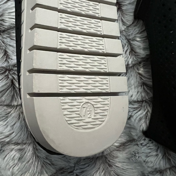 NWOT • Easy Street’s Comfort Wave Slip-On - Picture 8 of 15